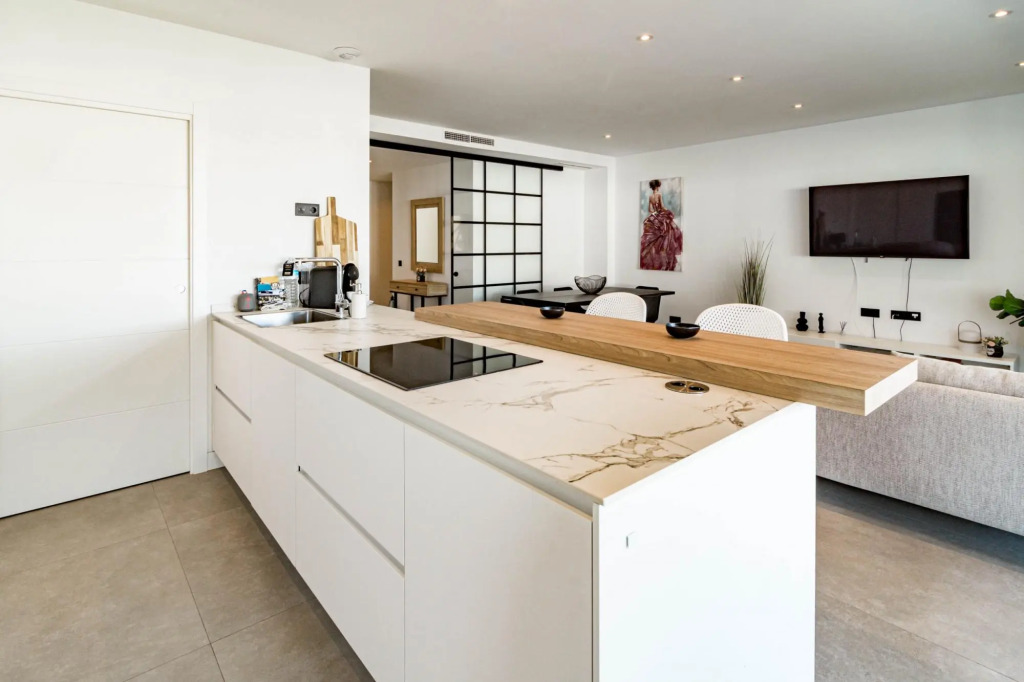 LAE7.BI- Apotel Estepona hills by roomservices