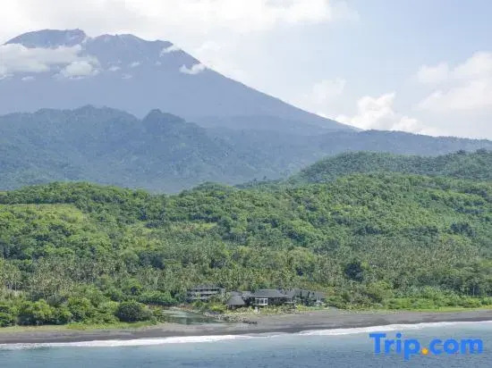 Quenzo Beach Resort