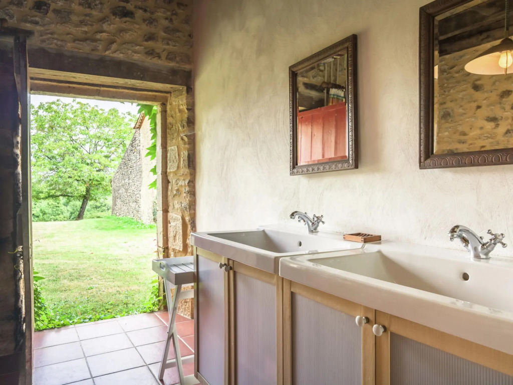 Charming Private Holiday Home With Private Tennis Court and Pool Near Cazals