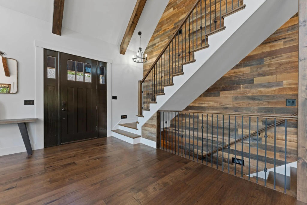Gray Fox Lodge by Avantstay Waterslide Pool, Theater Sleeps 21