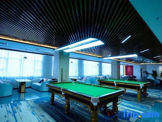 Guofeng Holiday Hotel (Xi'an Terracotta Army Tourist Area Huaqing Palace Branch)