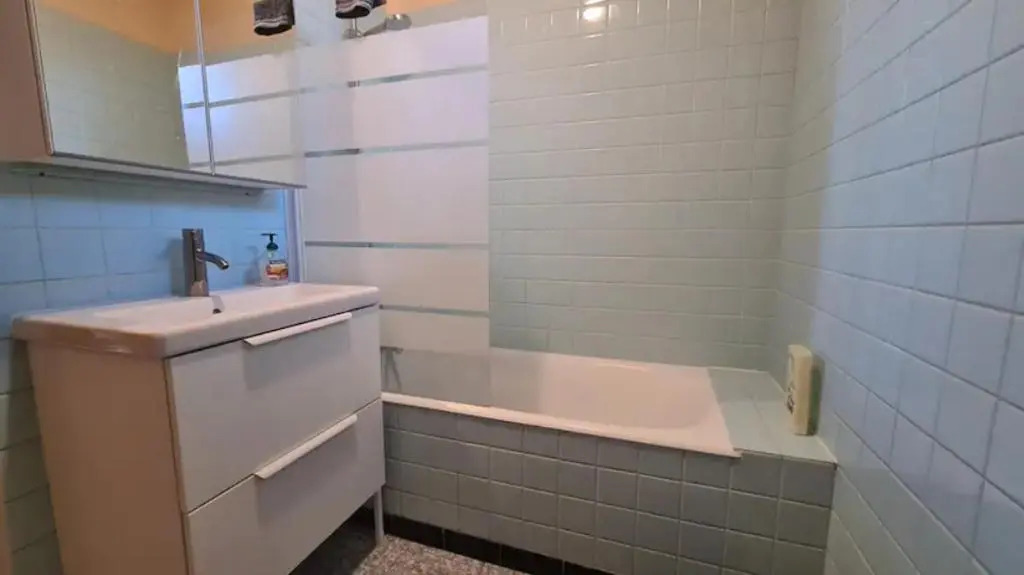 3 chambres, bien placé, calme et spacieux avec balcon et parking