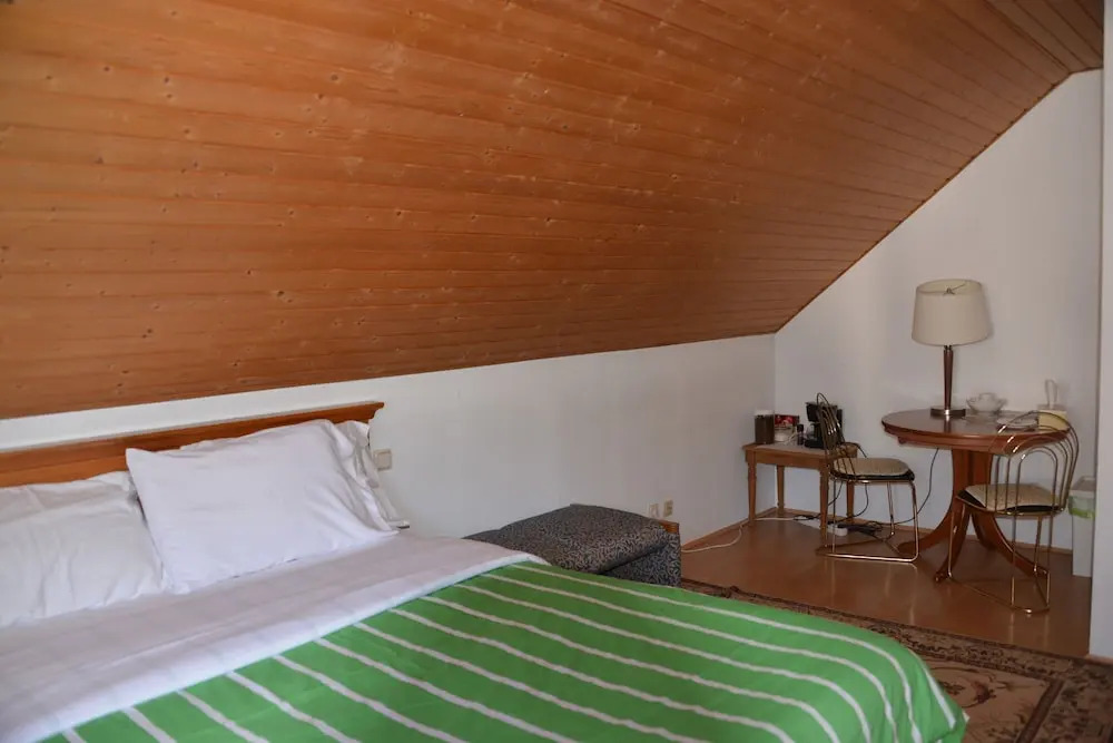 Mountain View Rooms