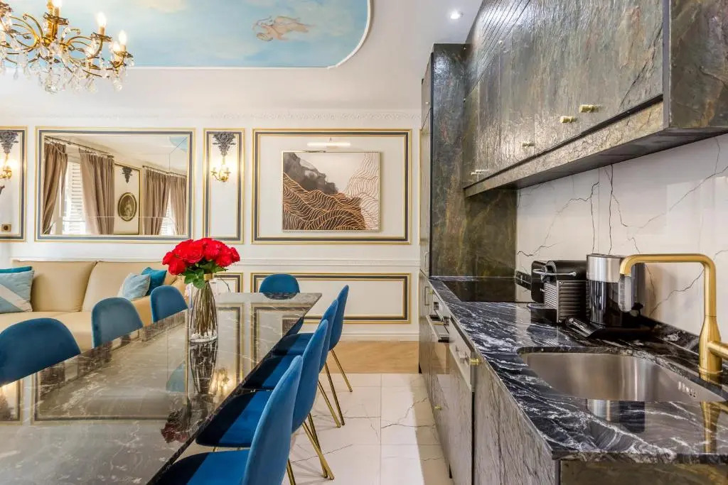 Luxury 4 Bedroom 2.5 Bathroom Apartment - Champs Elysees - With AC