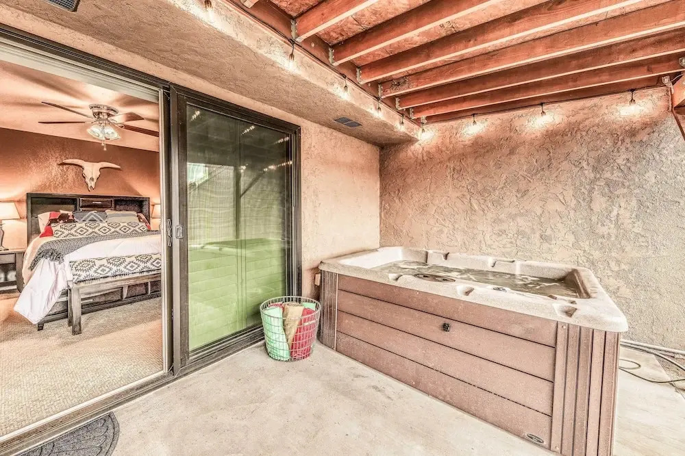 Villa Con Vista w/ Putting Green & Hot Tub