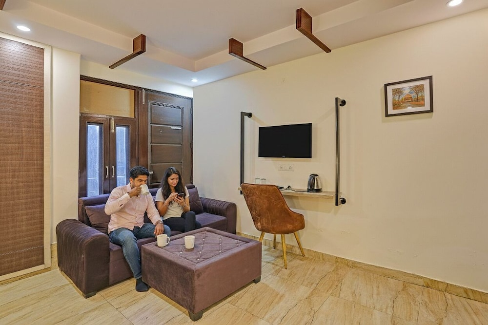 FabHotel Orchid White Inn - 600m from Noida Sector 16 Metro Station Noida