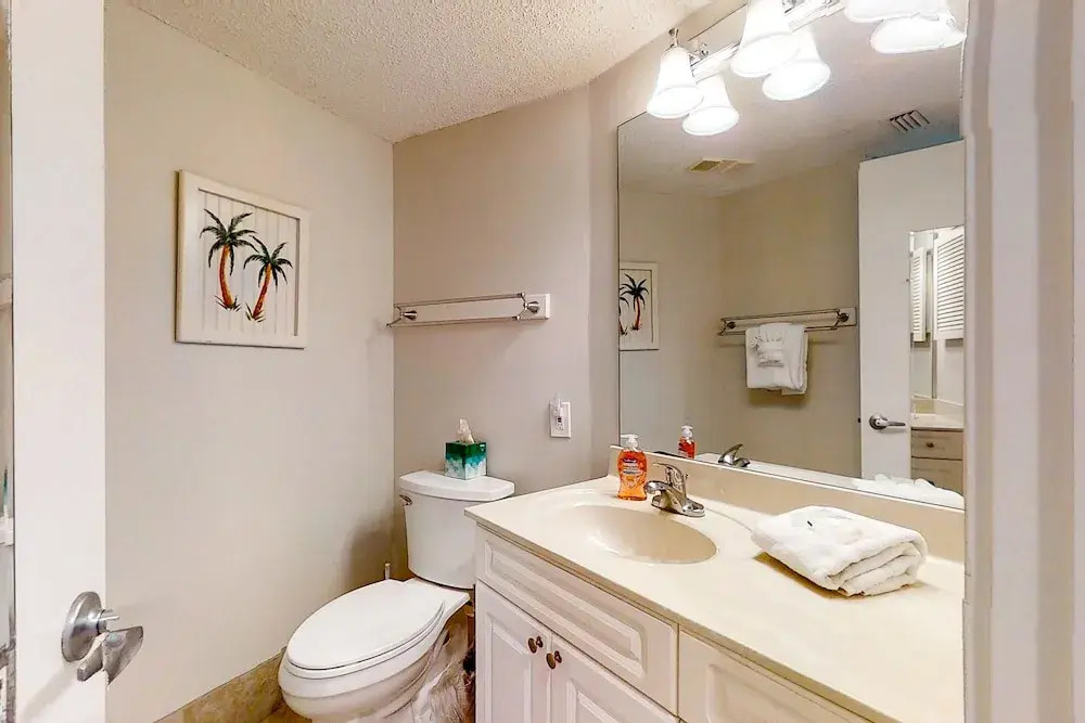 Beachfront Condo With Beach Access, Balcony, AC, Pool & Tennis