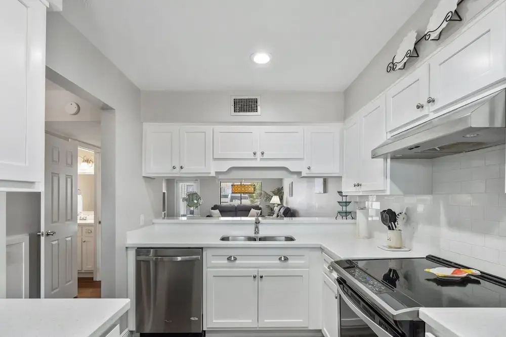Salty Kiss 2 Bedroom Townhouse by RedAwning