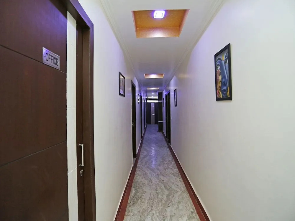 OYO 14220 Hotel BR Plaza
