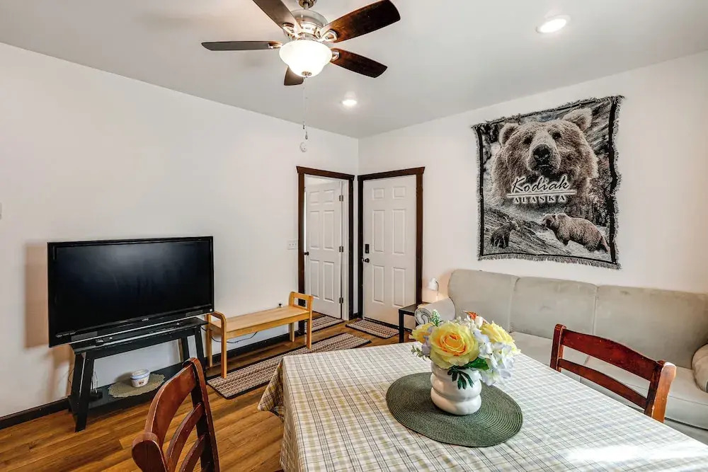 < 2 Mi to Dtwn: Pet-friendly Getaway in Fairbanks