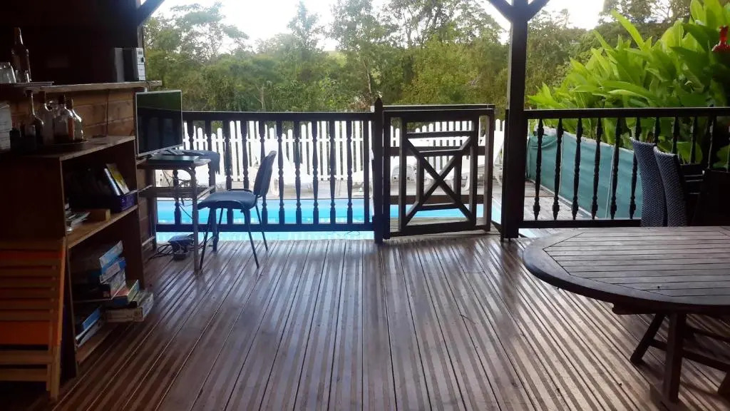 Bungalow charmant au Robert avec piscine partagée et jardin