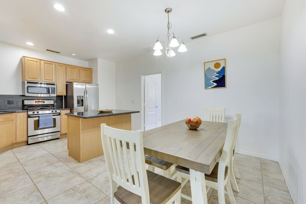 Rooftop Skyline Views! Family-friendly Phoenix Gem