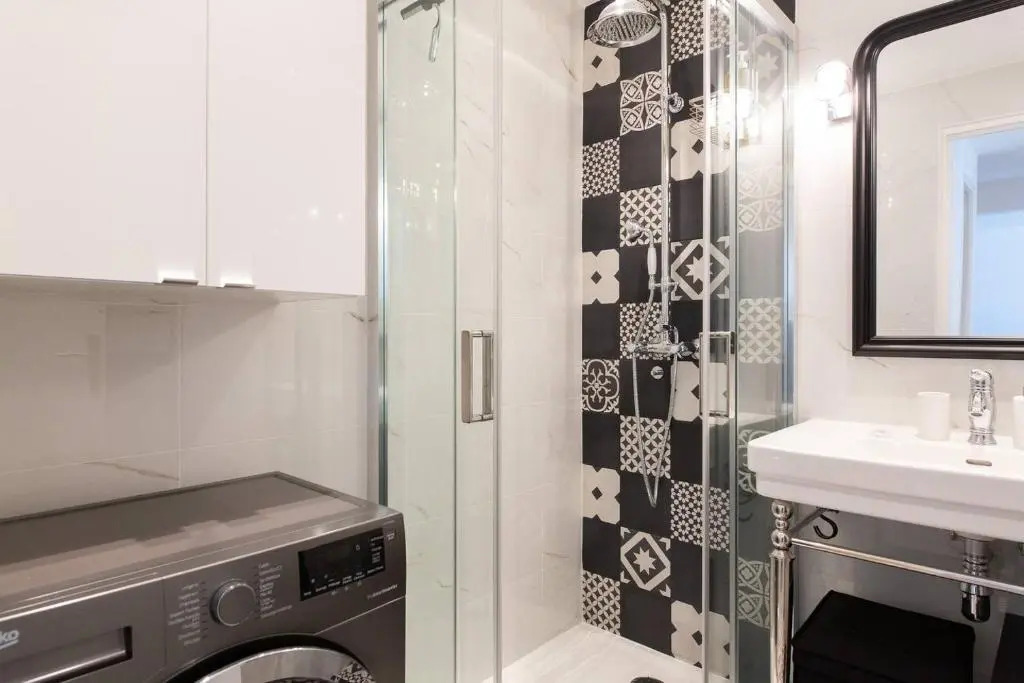 Martinez Area: Brand New & Design 1 Bed !