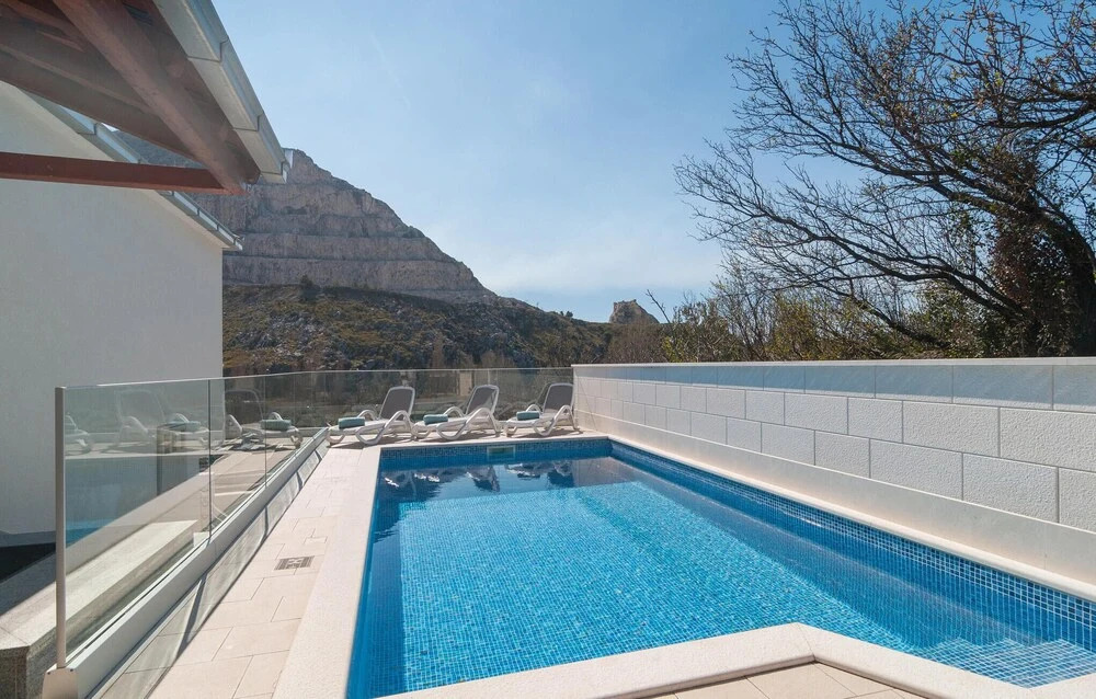 Awesome Home in Zrnovnica With Wifi, 4 Bedrooms and Outdoor Swimming Pool