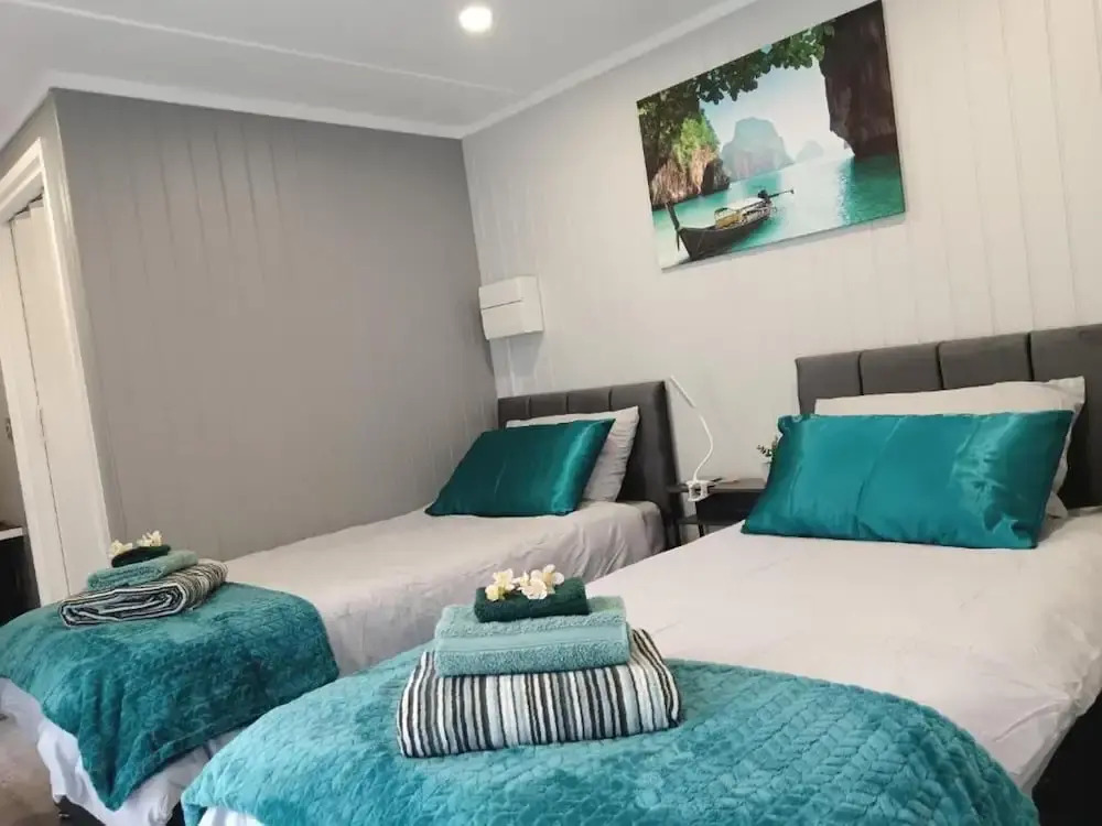 2-bedroom Guesthouse in Derby City, Parking, Wi-fi