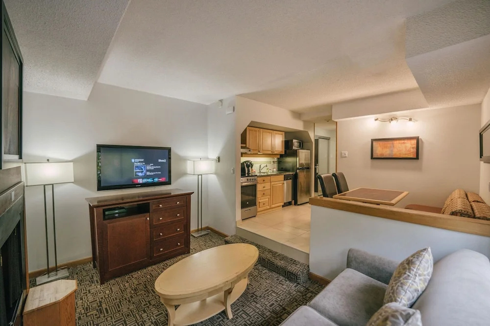 Mountain Side Hotel Whistler by Executive