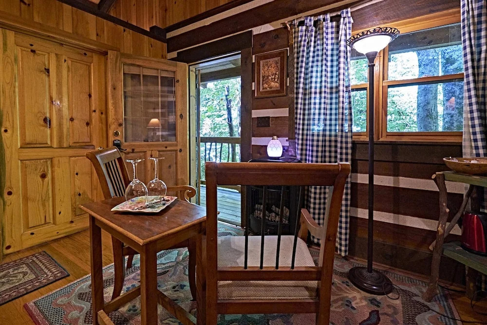 Creekwalk Inn and Cabins