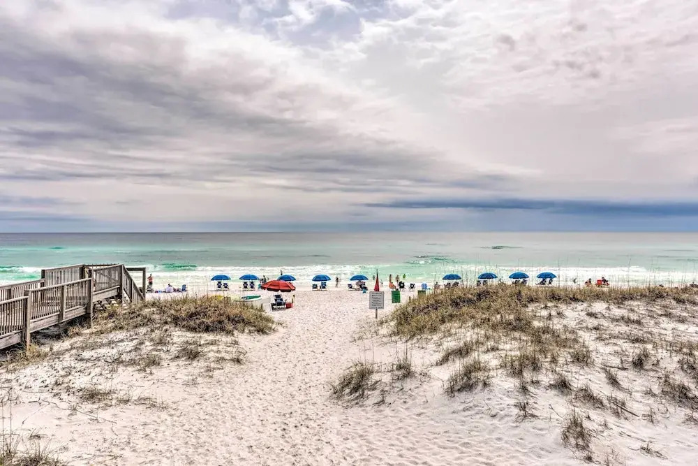 Sunny Destin Condo w/ Pool & Beach Access!