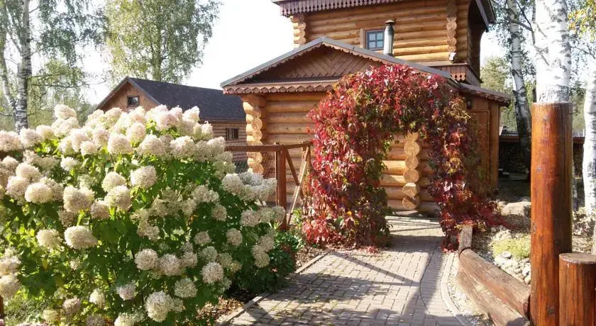 На Озере С Конюшней