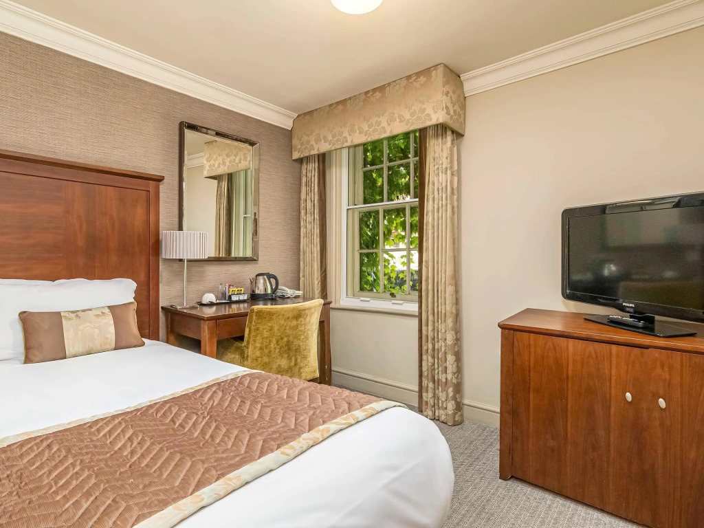 Mercure Salisbury White Hart Hotel & Apartments