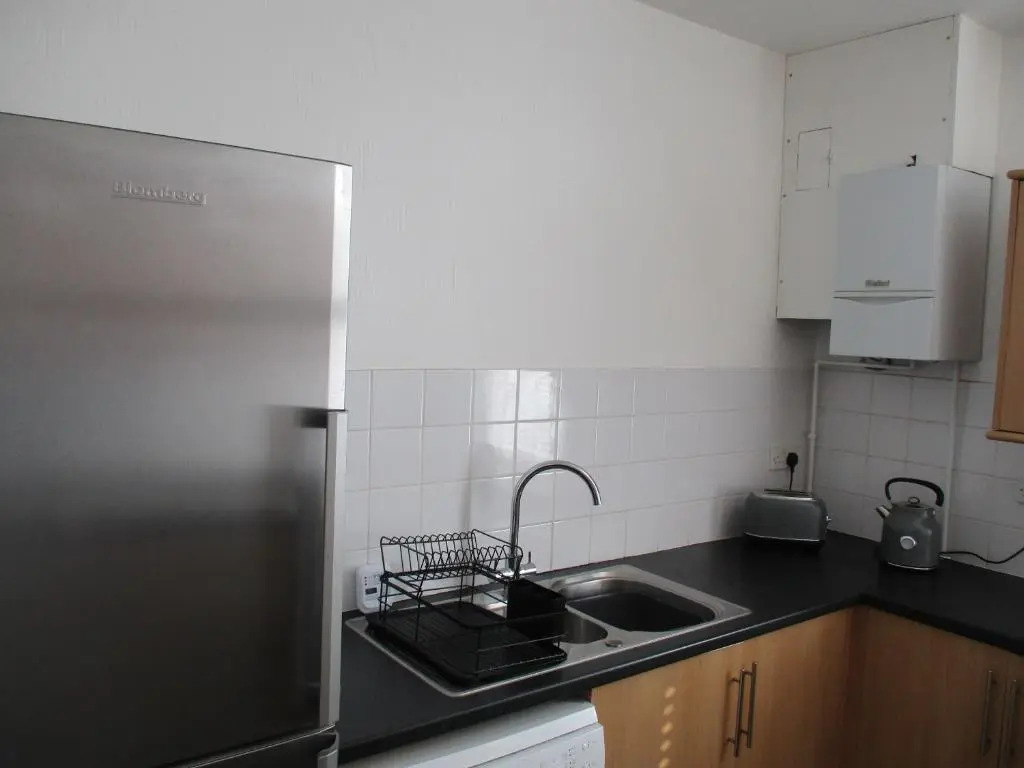 3 Bed Flat - Sleeps 5 - Garden - Parking - Wifi