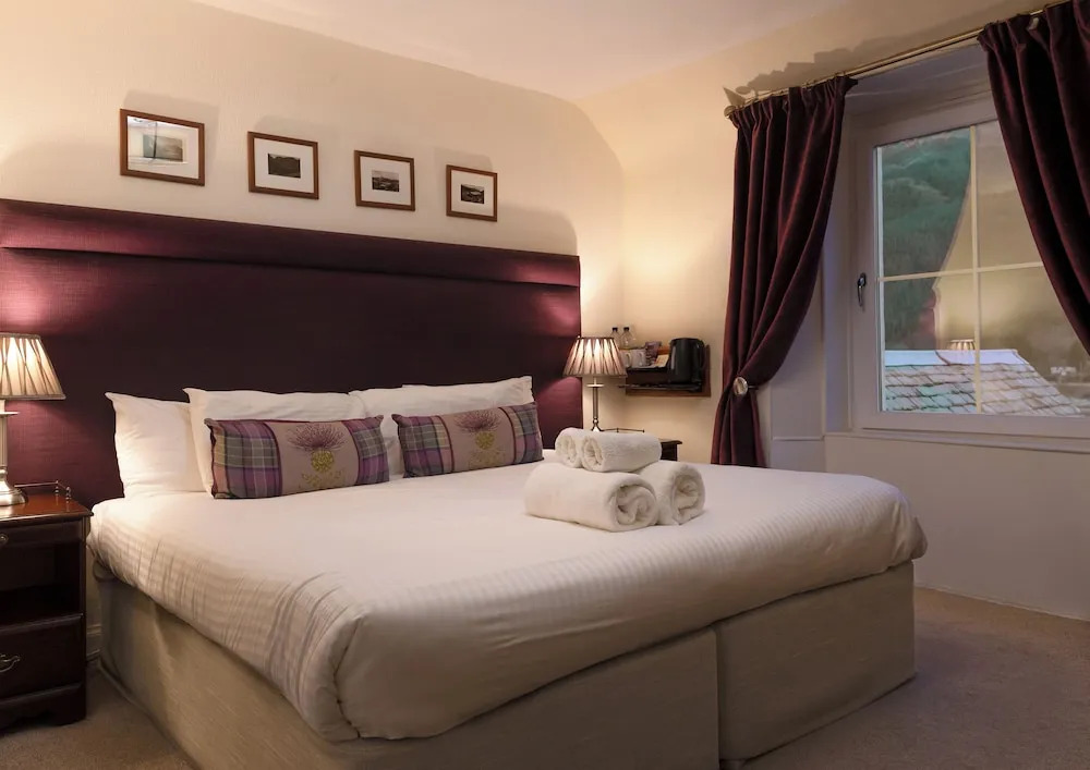 Loch Leven Hotel & Distillery