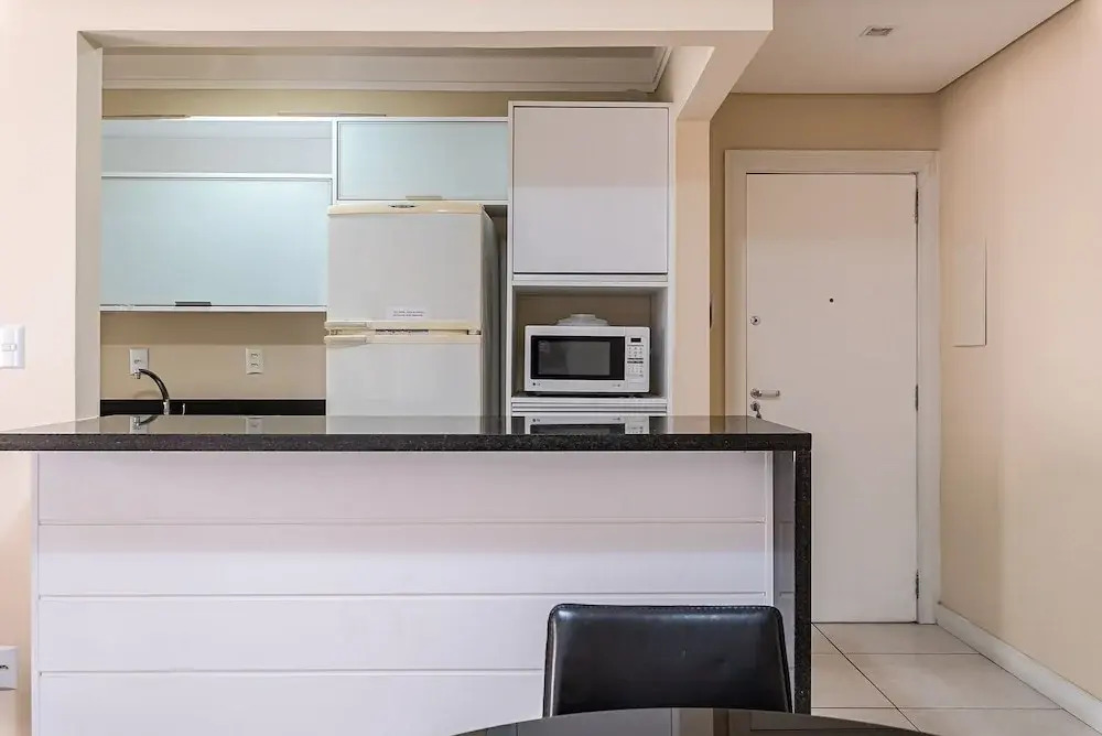 Sea View apt 130m From the Beach in BC Erg605