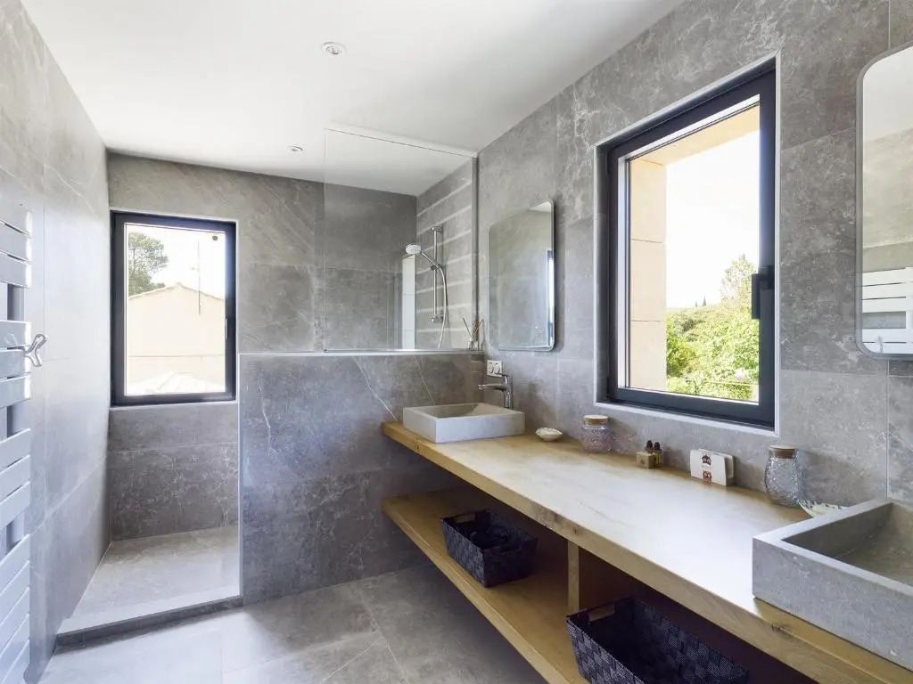 Villa rénovée à Eygalières avec piscine chauffée - FR-1-599-19