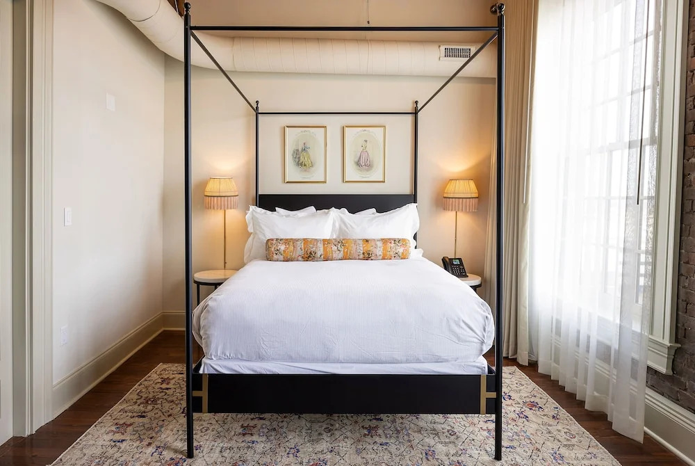 Hotel Cleo, Knoxville Downtown, a Tribute Portfolio Hotel