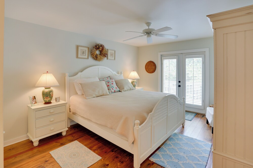 Bright St. Simons Island Escape: Walk to the Beach