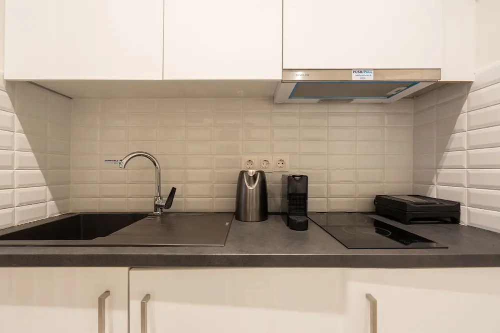 Kolonaki Chic Minimalist Studio-Athens