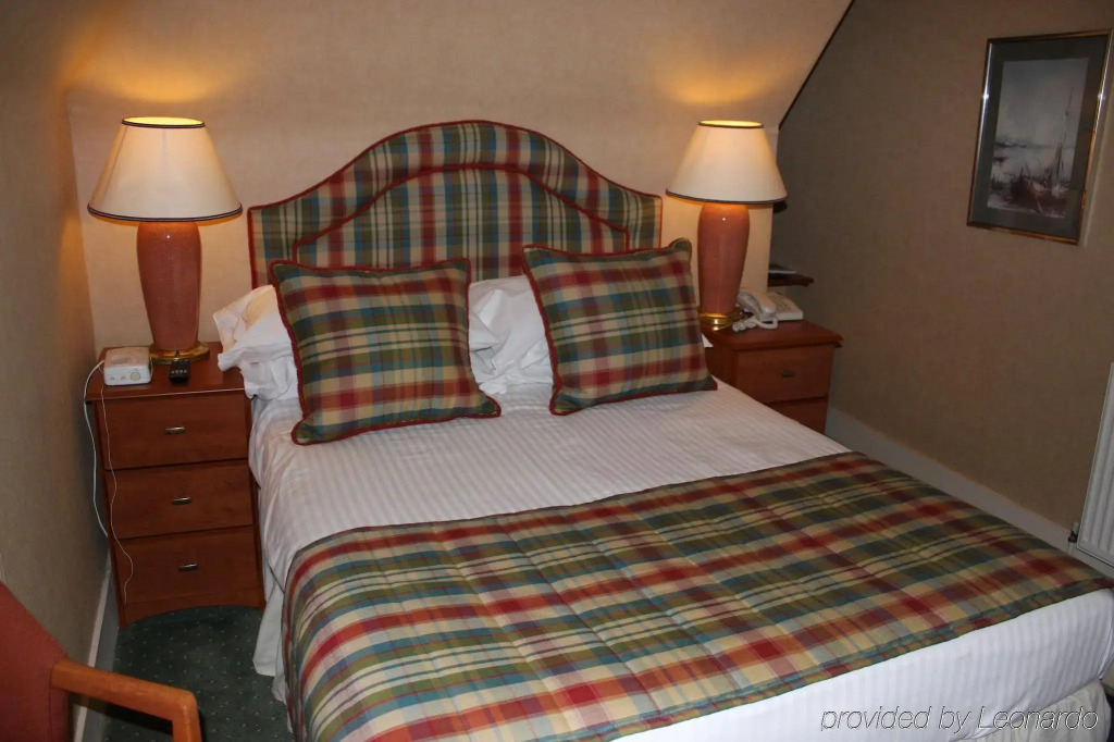 Loch Kinord Hotel
