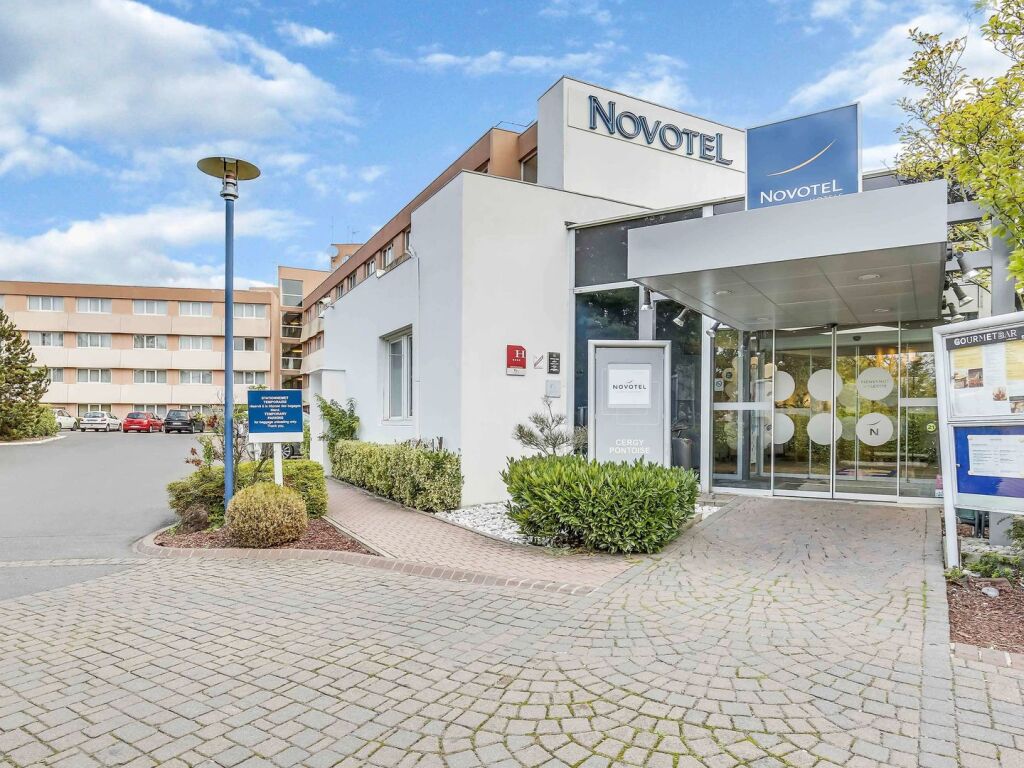 B&B HOTEL Cergy Port 4 étoiles