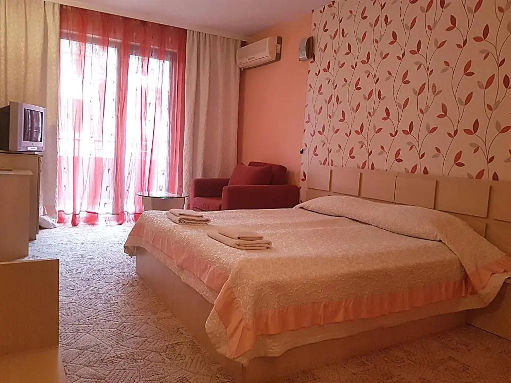 Семеен Хотел Сокол