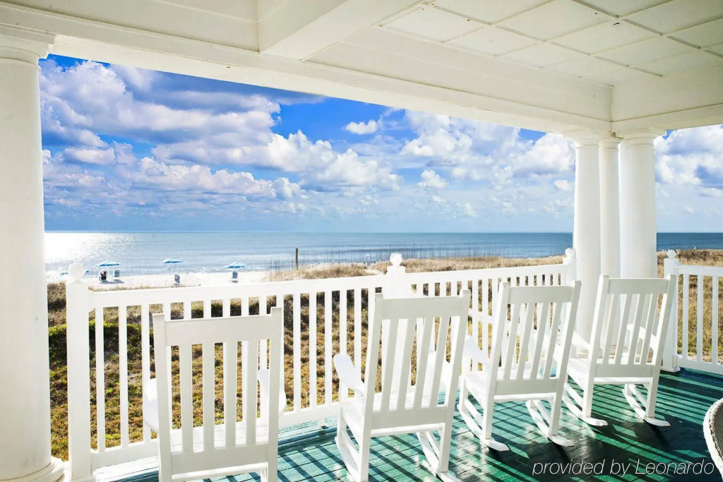 Elizabeth Pointe Lodge