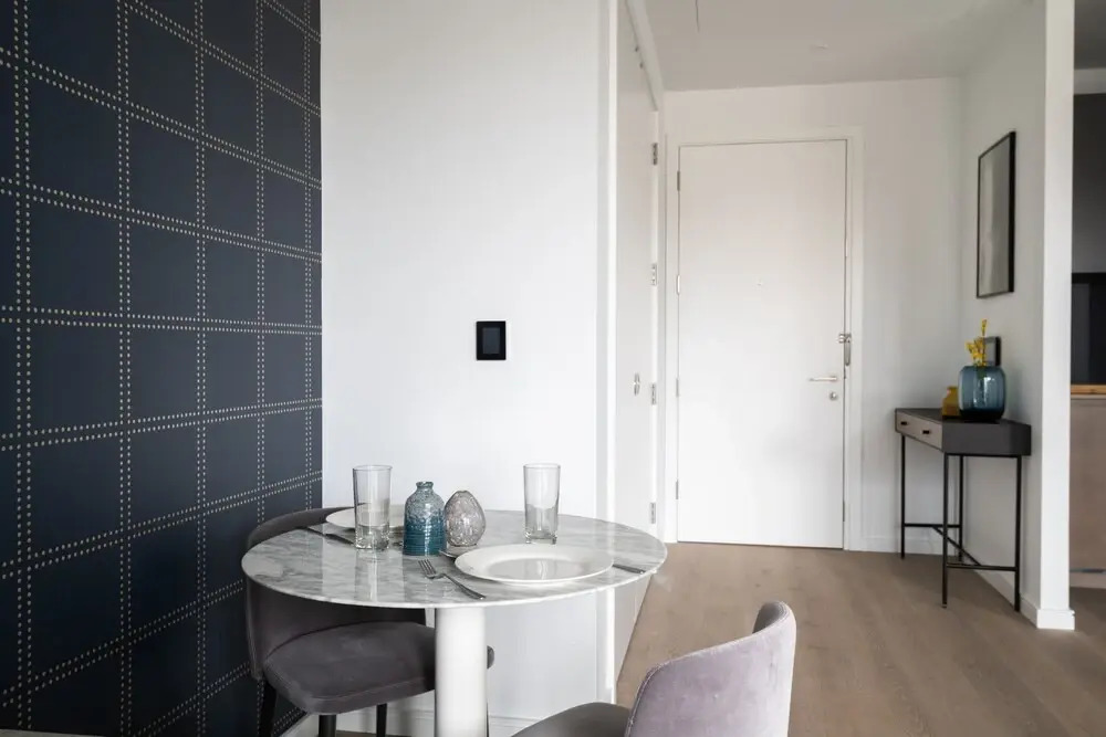 Stylish Studio Apartment With River Views in Londons Bustling Docklands