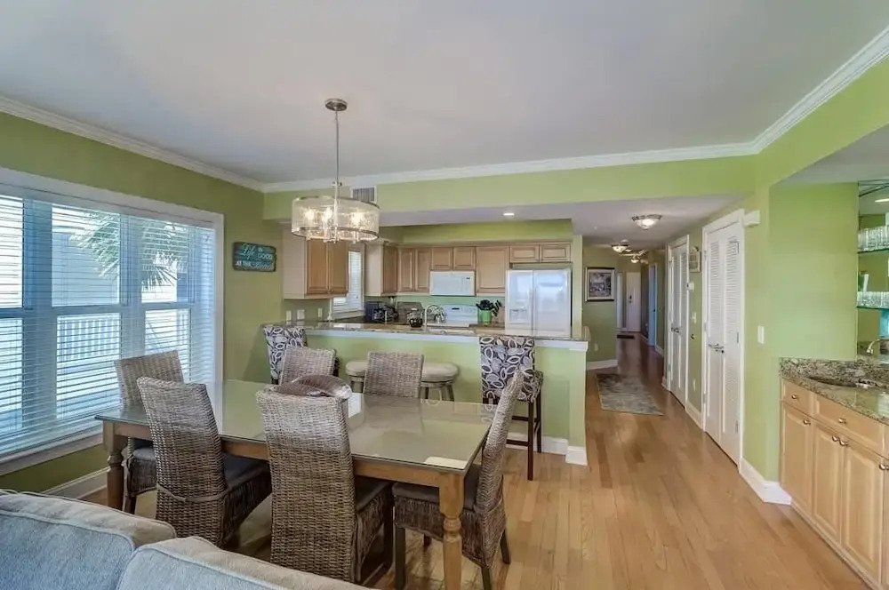 1010 Ocean Palms 103