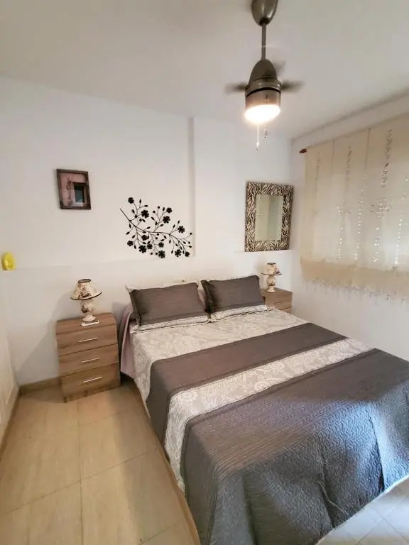 LUJOSO ADOSADO de TRES HABITACIONES en VERA PLAYA A 200 METROS DEL MAR