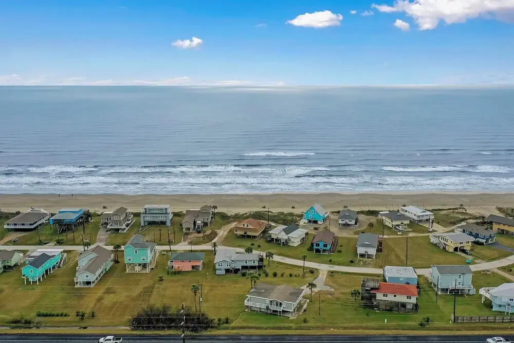 Coastline Views! Jamaica Beach Home w/ Foosball
