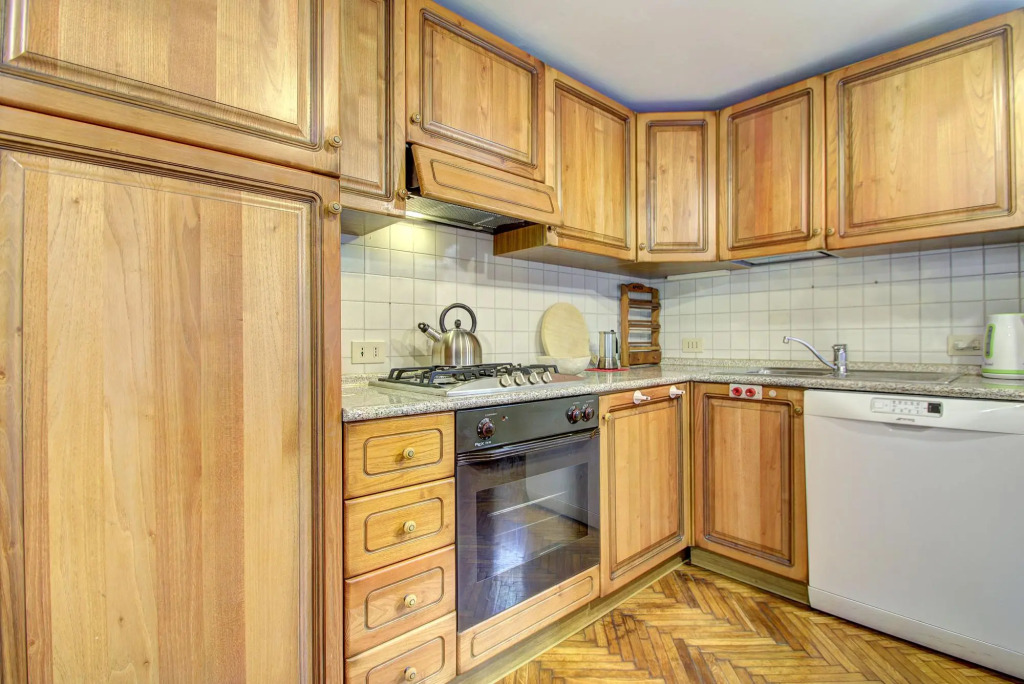 PANORAMIC 9 WINDOWS OVER GRANDCANAL, 3 bed, 2 bath