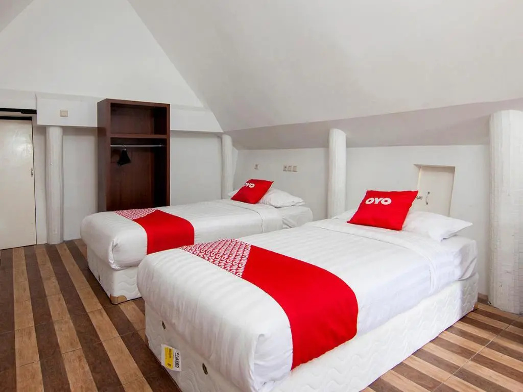 OYO 1812 Dg Inn