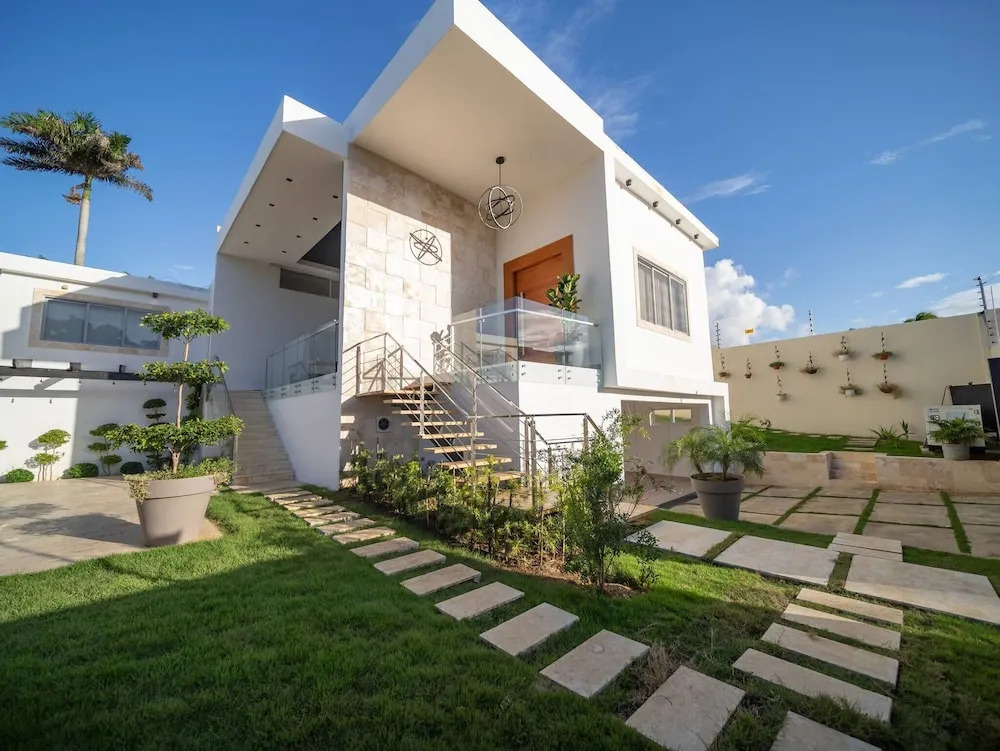 Luxurious Listed New Villa With 5 Br- 6 Bt In Sosua