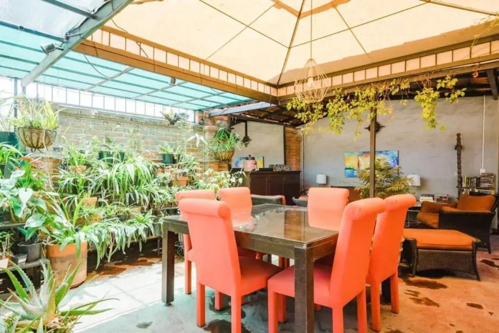 Be a Diva in the Queen's Suite at Inn Ajijic