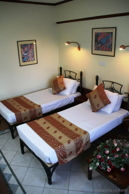 Mayhouse 680 Hotel