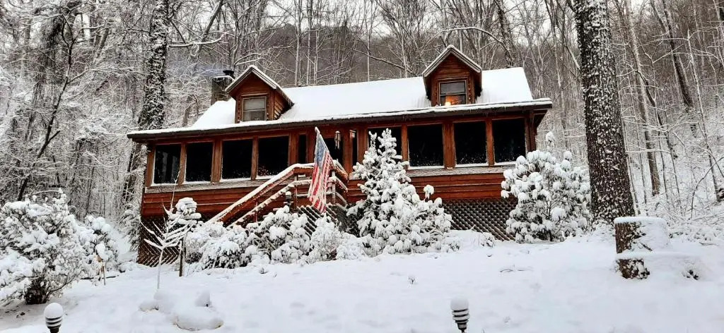 The Mountain Forager Cabin, Whitewater Rafting, Polar Express, Hot Tub, Home Gym