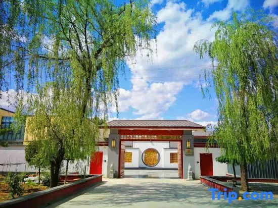Yunmeng Linshu Villa Hotel