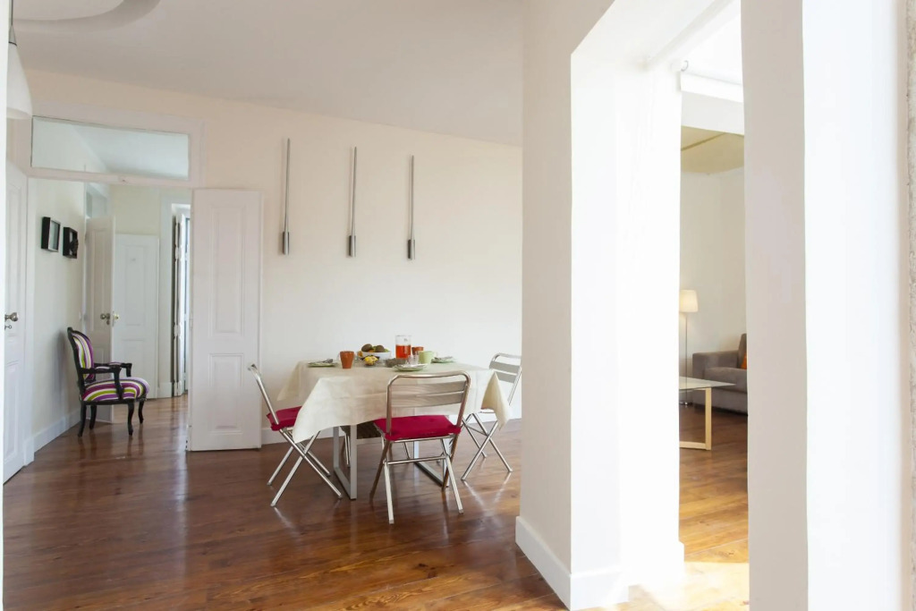 ALTIDO Spacious and bright 1-bed flat with city views in Lapa
