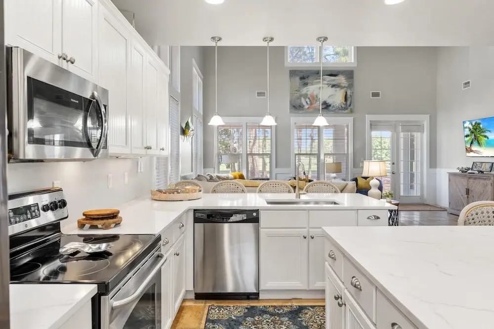 1369 Laurel Grove "the Crows Nest"