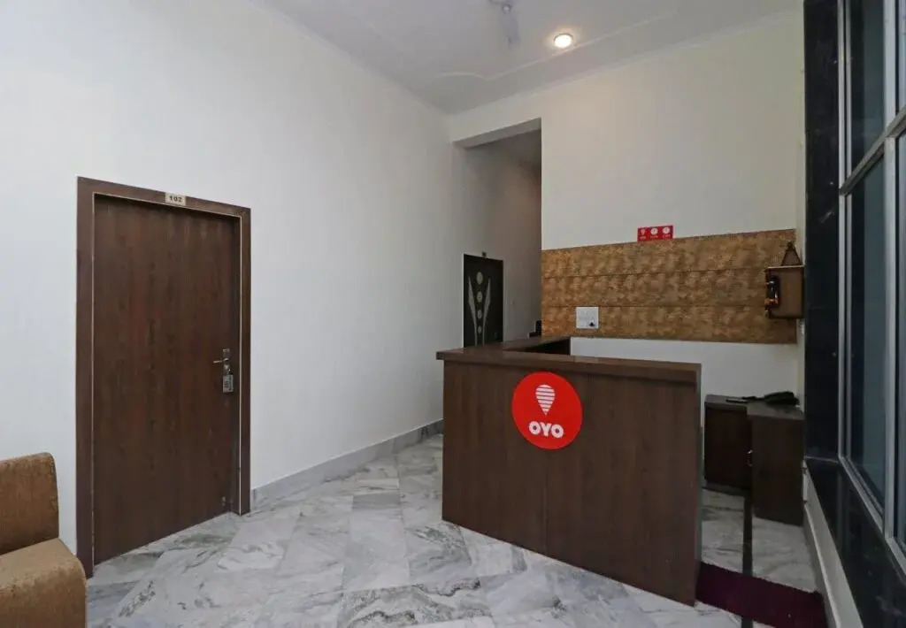 OYO 12493 Heera Guest House