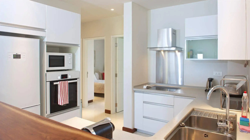 Leora Beach Apartments